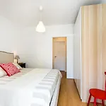 Apartment Belem! Charming 2 Bedroom W Terrace, Wifi & Free Street Parking