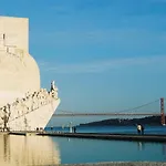 Belem! Charming 2 Bedroom W Terrace, Wifi & Free Street Parking Lisbon