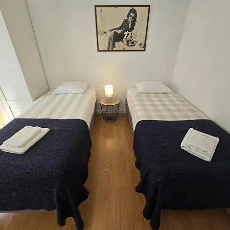 Belem! Charming 2 Bedroom W Terrace, Wifi & Free Street Parking Appartamento Lisbona