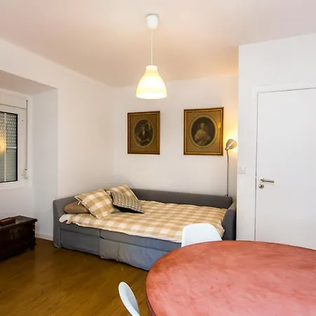 Belem! Charming 2 Bedroom W Terrace, Wifi & Free Street Parking Lisbona