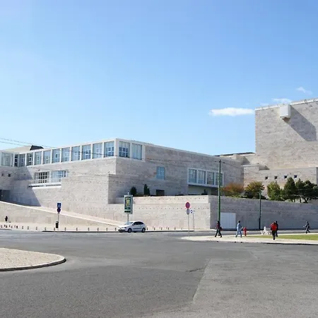 Apartment Belem! Charming 2 Bedroom W Terrace, Wifi & Free Street Parking *