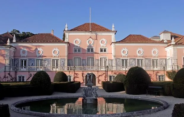 Belem! Charming 2 Bedroom W Terrace, Wifi & Free Street Parking *