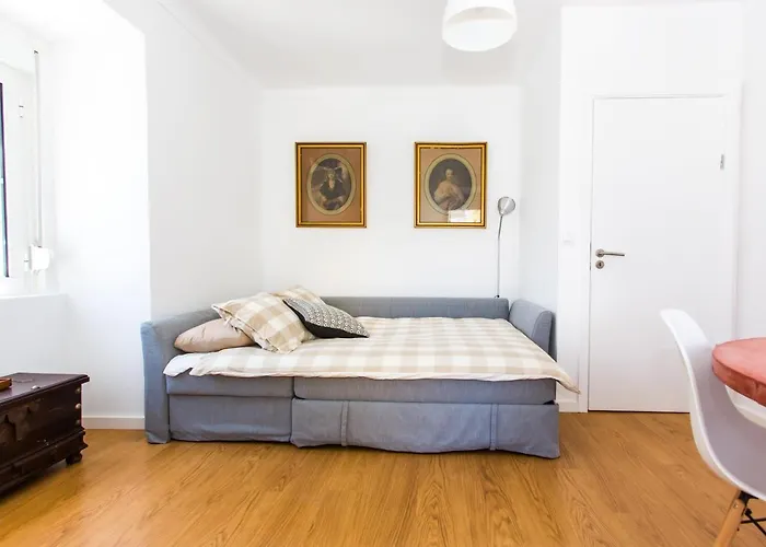 Belem! Charming 2 Bedroom W Terrace, Wifi & Free Street Parking Lissabon