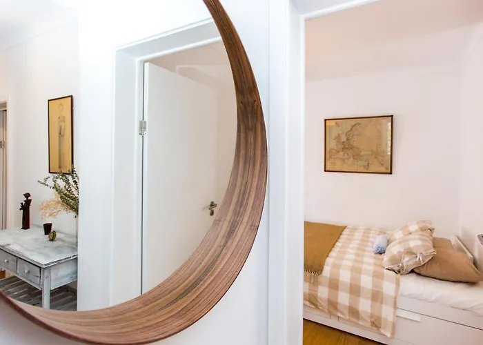 Belem! Charming 2 Bedroom W Terrace, Wifi & Free Street Parking Appartement *