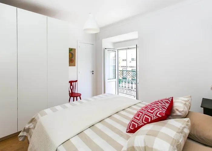 Belem! Charming 2 Bedroom W Terrace, Wifi & Free Street Parking Lissabon