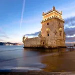 Belem! Charming 2 Bedroom W Terrace, Wifi & Free Street Parking * Lisboa