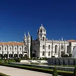 Belem! Charming 2 Bedroom W Terrace, Wifi & Free Street Parking 公寓 *