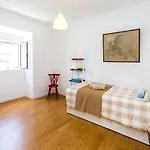 Belem! Charming 2 Bedroom W Terrace, Wifi & Free Street Parking