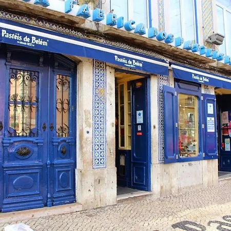 Belem! Charming 2 Bedroom W Terrace, Wifi & Free Street Parking * Лісабон