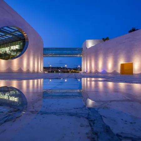 Belem! Charming 2 Bedroom W Terrace, Wifi & Free Street Parking Лісабон