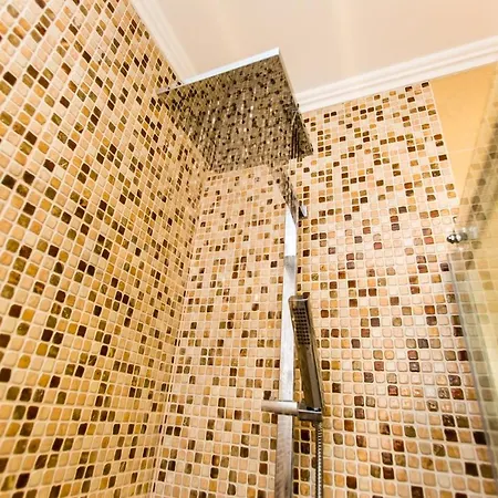 Апартаменти Belem! Charming 2 Bedroom W Terrace, Wifi & Free Street Parking