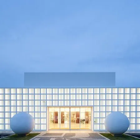 Belem! Charming 2 Bedroom W Terrace, Wifi & Free Street Parking