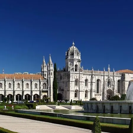 Belem! Charming 2 Bedroom W Terrace, Wifi & Free Street Parking Daire *