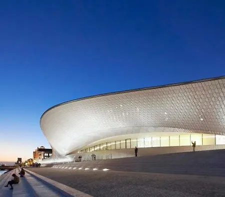 Daire Belem! Charming 2 Bedroom W Terrace, Wifi & Free Street Parking