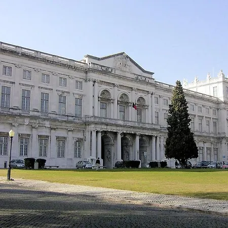 Belem! Charming 2 Bedroom W Terrace, Wifi & Free Street Parking Lisboa