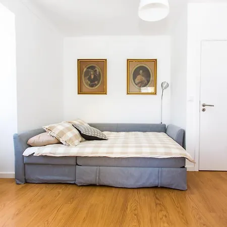 Belem! Charming 2 Bedroom W Terrace, Wifi & Free Street Parking Лиссабон