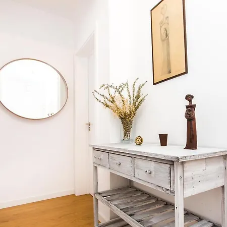 Belem! Charming 2 Bedroom W Terrace, Wifi & Free Street Parking Daire *