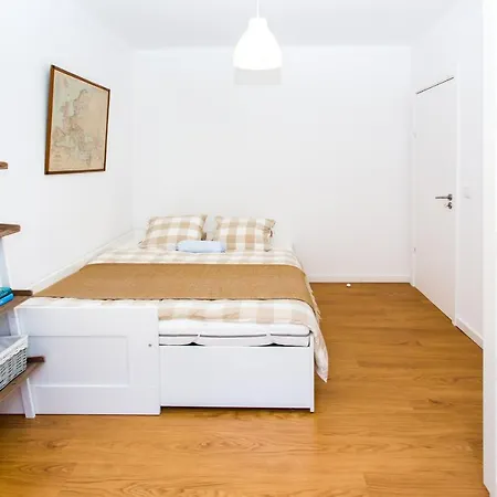 Daire Belem! Charming 2 Bedroom W Terrace, Wifi & Free Street Parking Lisboa